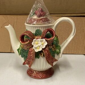 Fitz & Floyd New Old Stock "Christmas Rose" tea pot 1995 Taiwan  ribbon